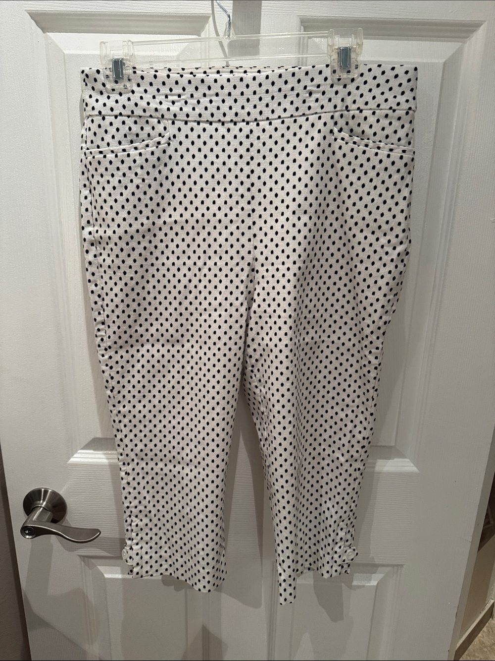 Chicos 17” Polka Dot Cropped Women’s Pants - White with Black Dots